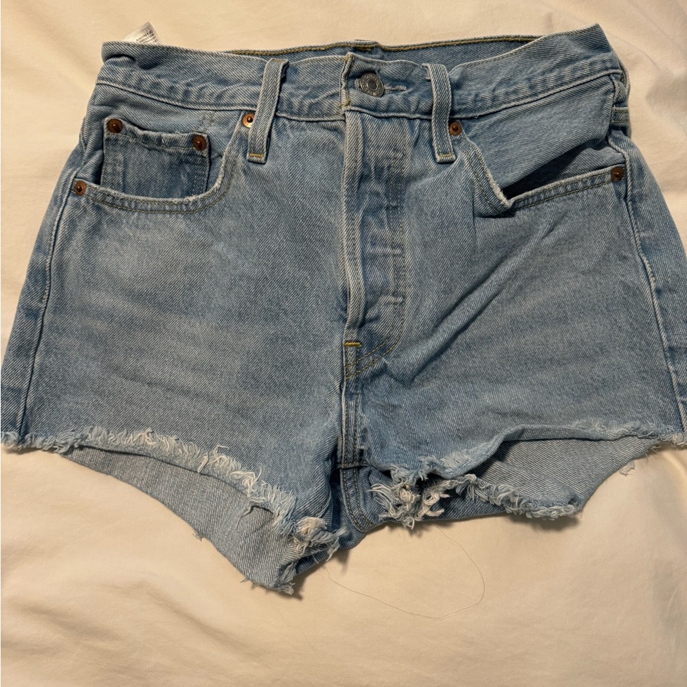 Levi Jean cut off Jean shorts